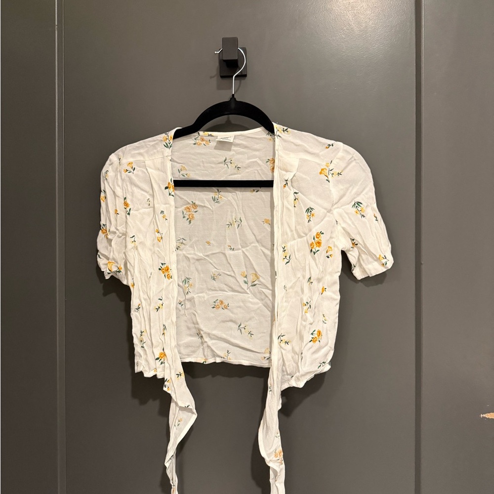 Aritzia Sunday best White Floral Tie-Front Top